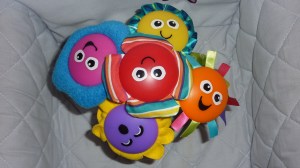 Le visage souriant des fleurs colorées.