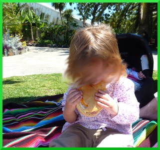 Pause déjeuner à l'ombre.