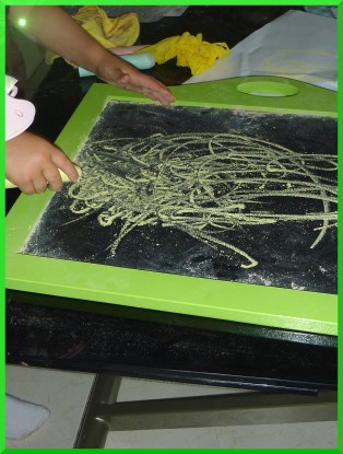 Des craies dans cette box de juin.