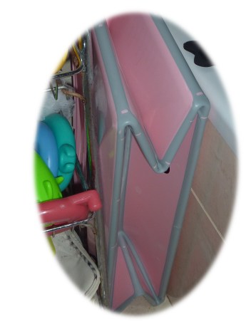 La baignoire se glisse dans de petits espaces.