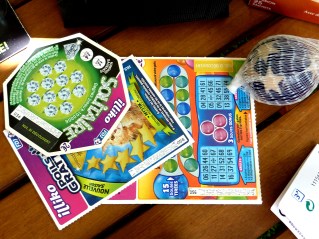 Des jeux à gratter à 2€.