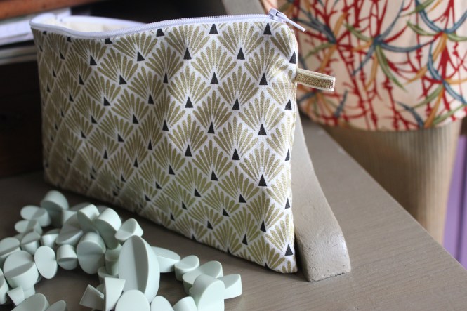 trousse Il faut que ca brille.JPG